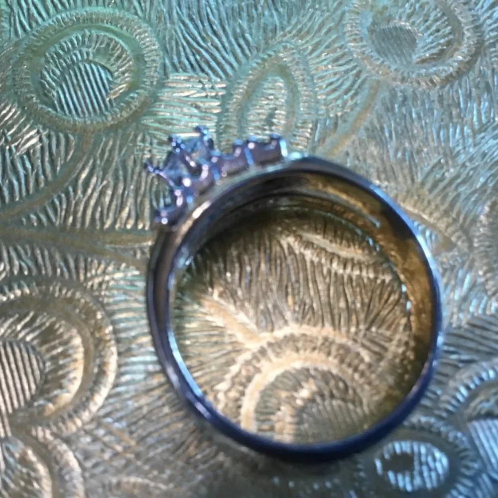 N/A goldtone rings